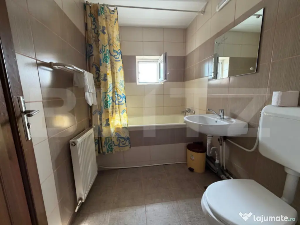 Apartament cu 3 camere de închiriat, zona Bradet 