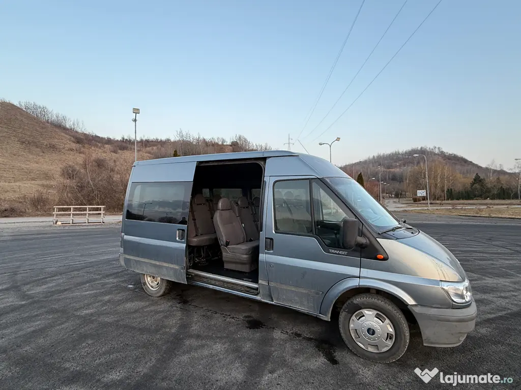 Ford Transit Multivan 2001 – 8+1 locuri, spațios și fiabil 