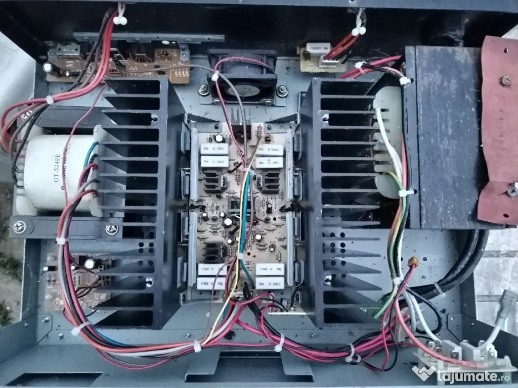 Amplificator IC audio 240W piese 