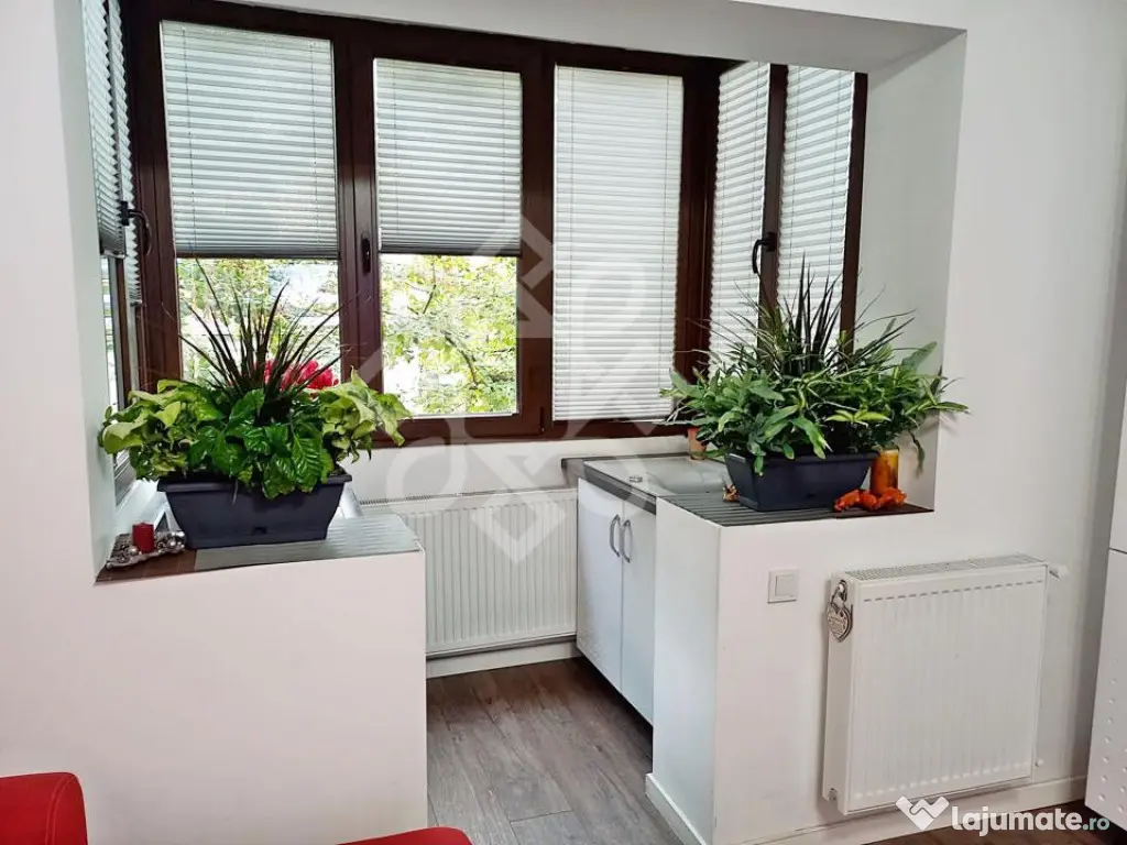 Apartament cu 3 camere, decomandat in Rogerius 