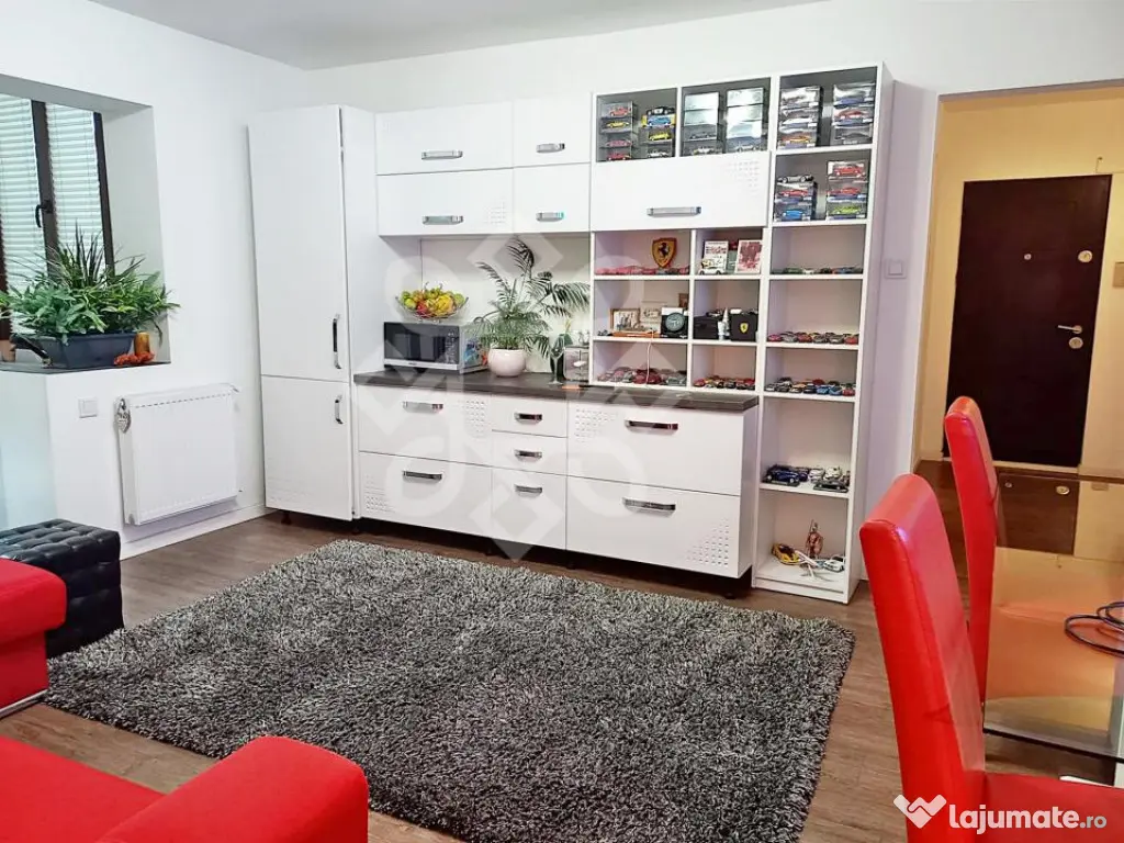 Apartament cu 3 camere, decomandat in Rogerius 