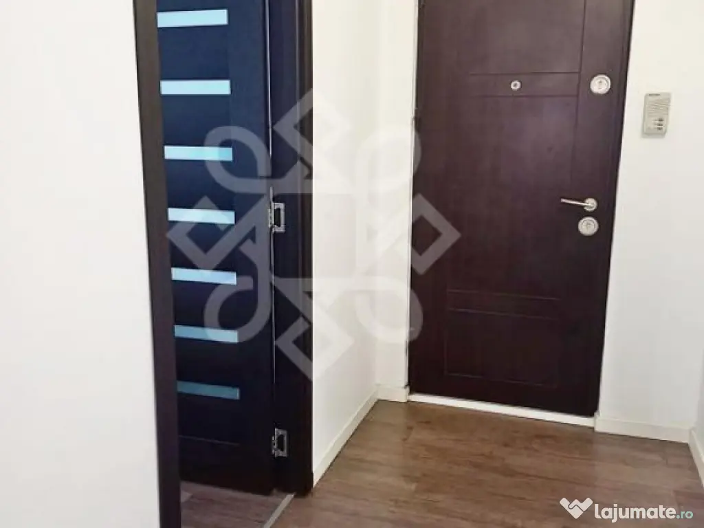 Apartament cu 3 camere, decomandat in Rogerius 