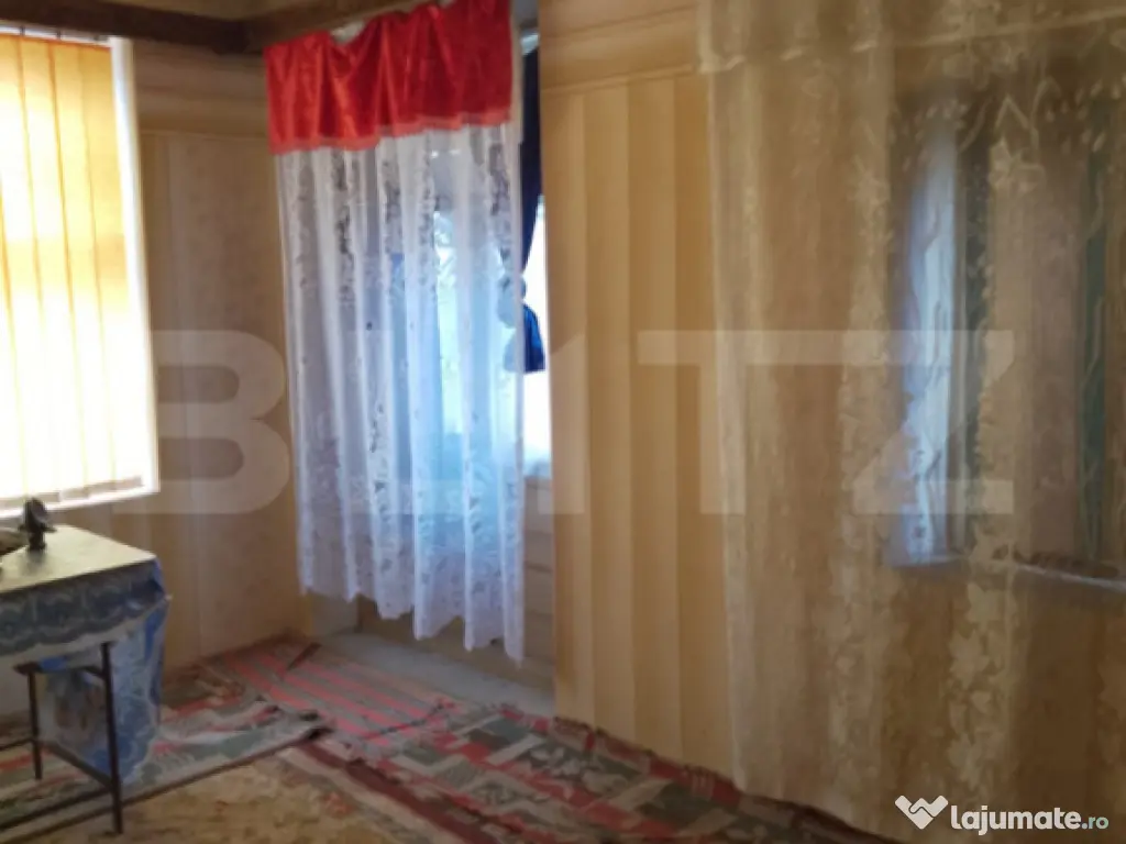 Casa batraneasca 101 mp, teren 6.940 mp in comuna Celaru