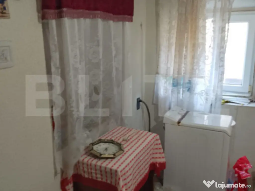 Casa batraneasca 101 mp, teren 6.940 mp in comuna Celaru