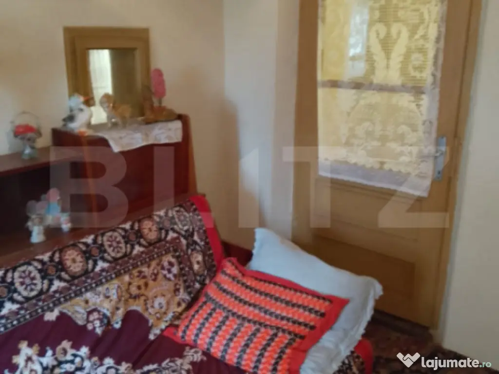 Casa batraneasca 101 mp, teren 6.940 mp in comuna Celaru