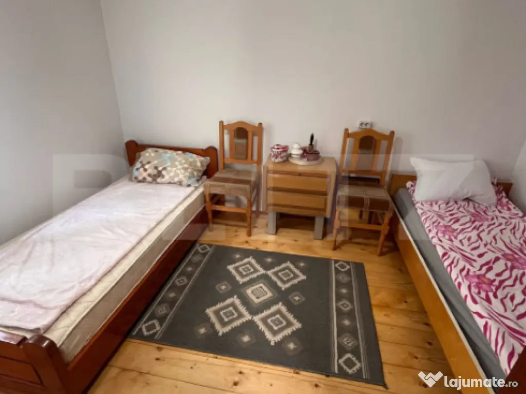 Casa de vacanta cu 4 camere, 1470 mp teren, Sugag 