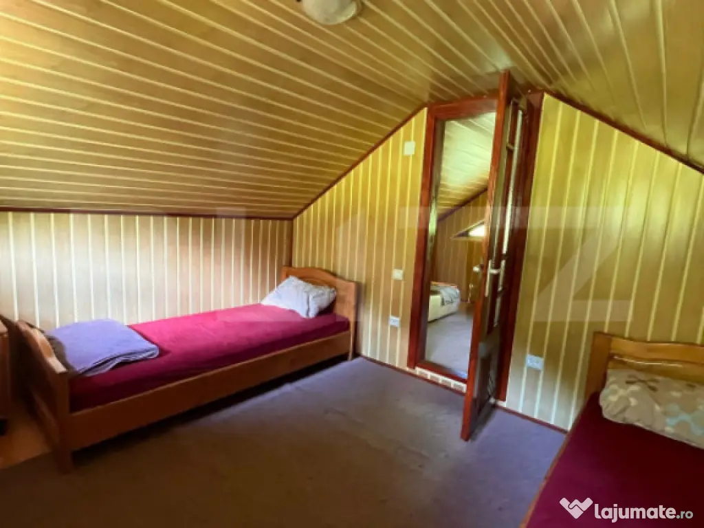 Casa de vacanta cu 4 camere, 1470 mp teren, Sugag 