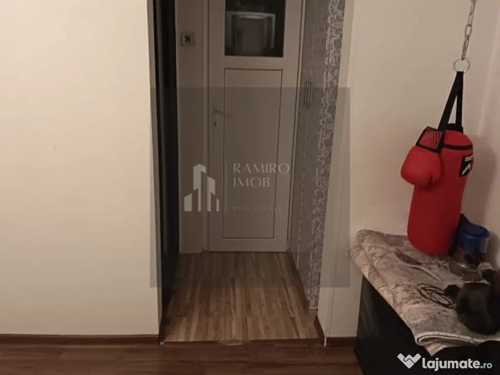 Apartament 3 camere semidecomandat