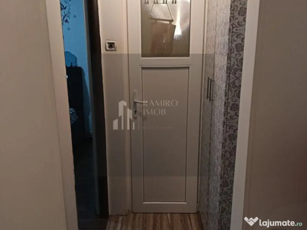 Apartament 3 camere semidecomandat