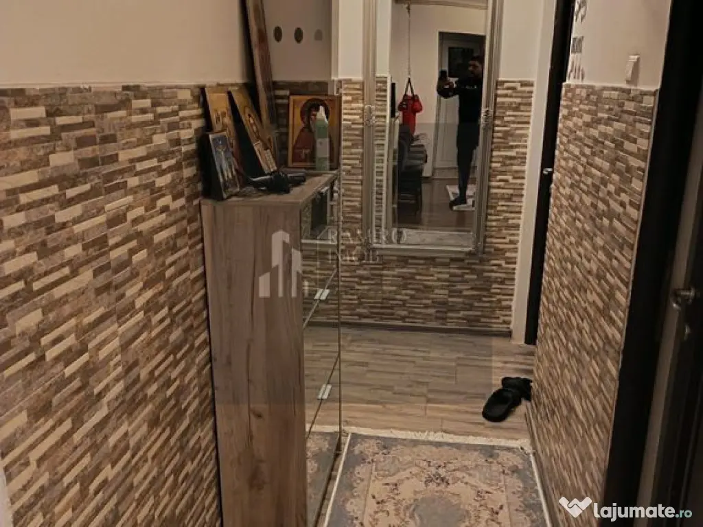 Apartament 3 camere semidecomandat