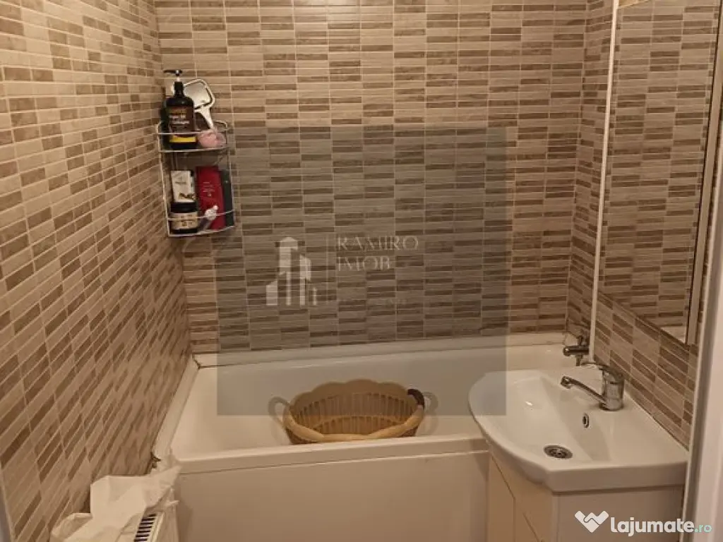 Apartament 3 camere semidecomandat