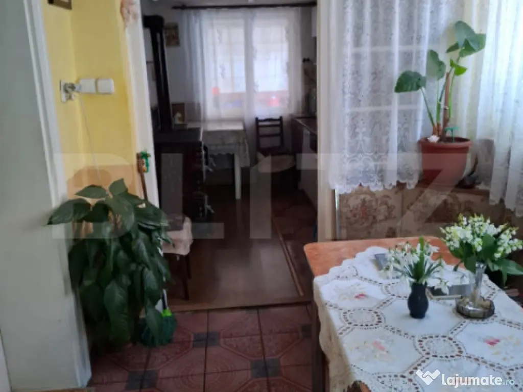 Vand casa in Oradea, intr-o zona linistita, aproape de parc 