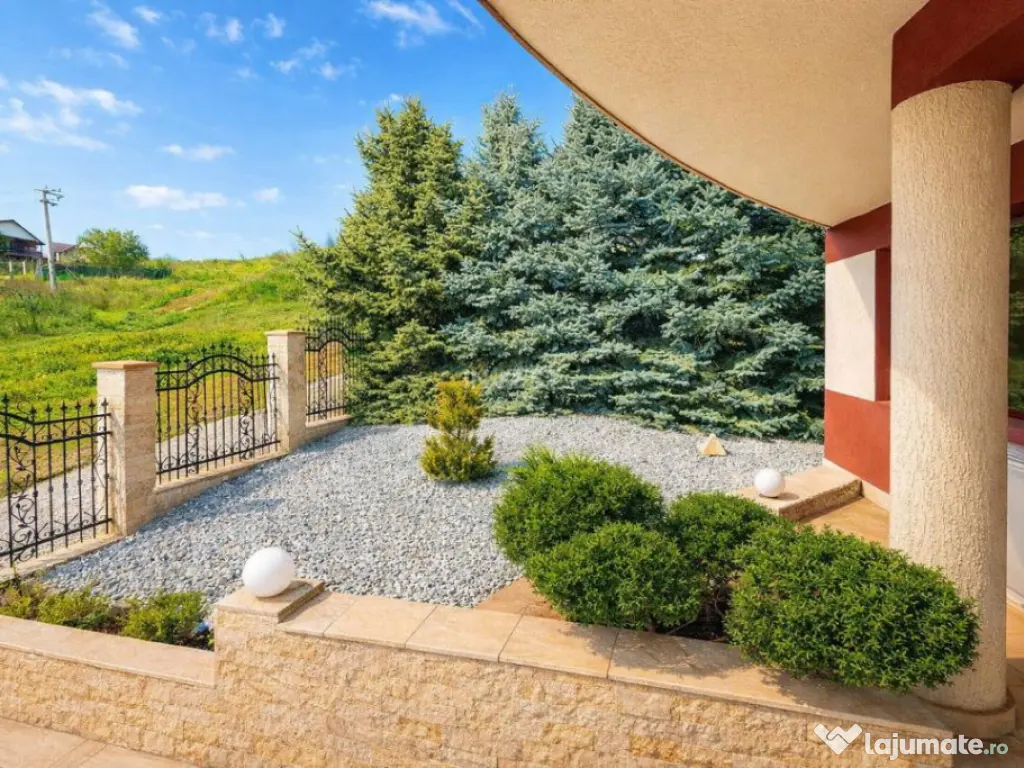 Vilă cu 7 camere și 825 mp teren în cartierul Bucium-Iasi 