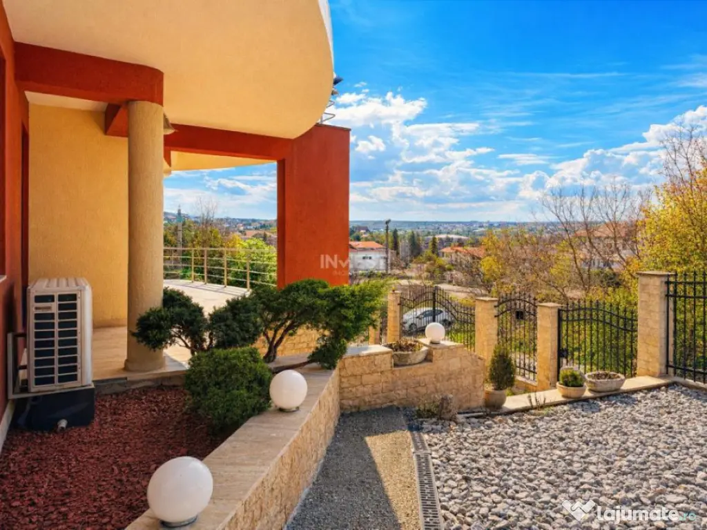 Vilă cu 7 camere și 825 mp teren în cartierul Bucium-Iasi 