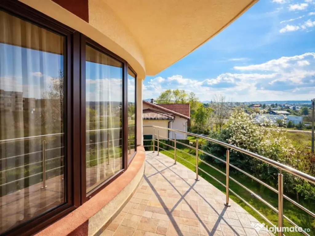 Vilă cu 7 camere și 825 mp teren în cartierul Bucium-Iasi 