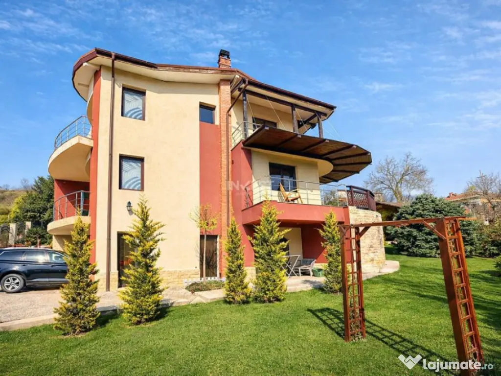 Vilă cu 7 camere și 825 mp teren în cartierul Bucium-Iasi 