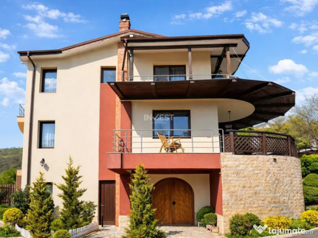Vilă cu 7 camere și 825 mp teren în cartierul Bucium-Iasi 