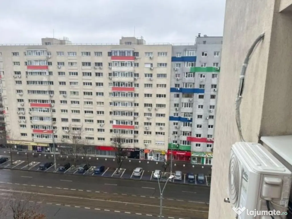 Piata sudului etaj 8 decomandat 