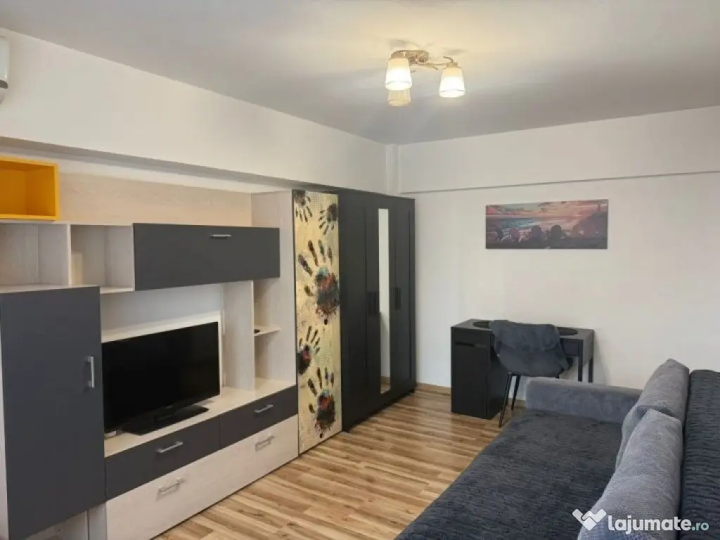 Piata sudului etaj 8 decomandat 