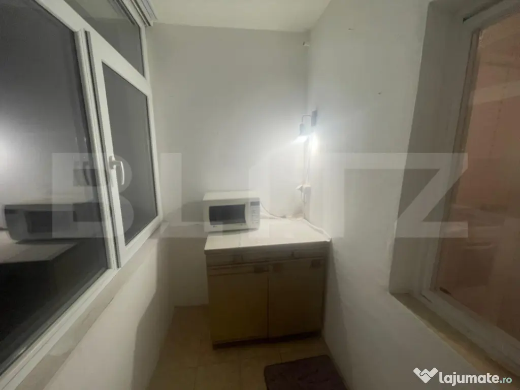 Apartament 3 camere, 70 mp si balcon inchis 