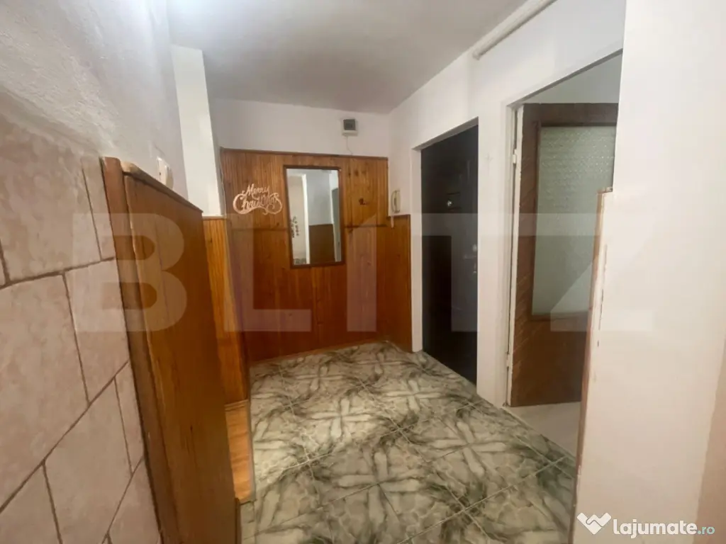 Apartament 3 camere, 70 mp si balcon inchis 
