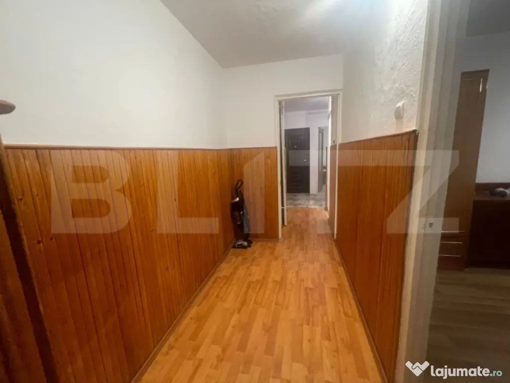 Apartament 3 camere, 70 mp si balcon inchis 