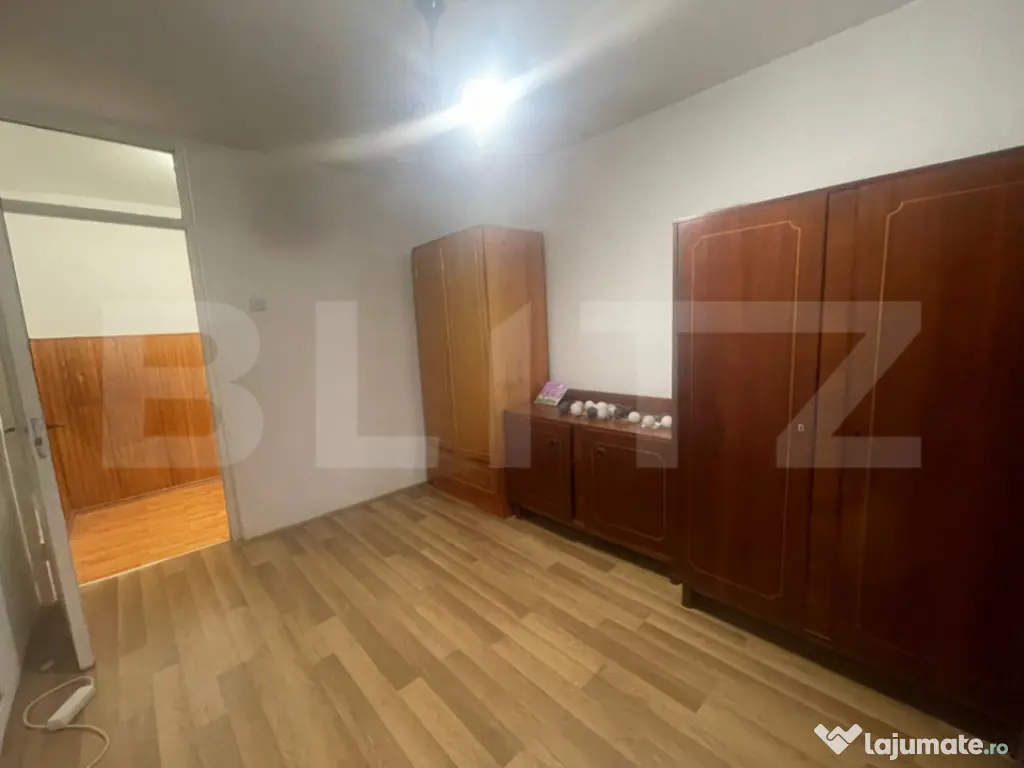 Apartament 3 camere, 70 mp si balcon inchis 