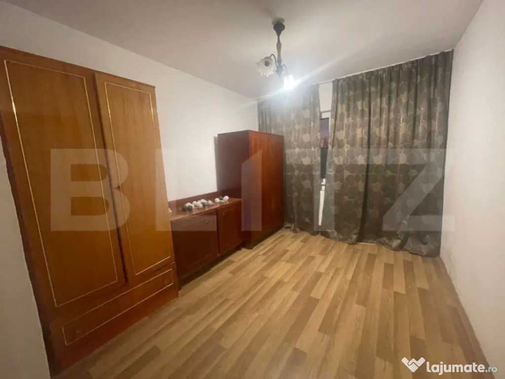 Apartament 3 camere, 70 mp si balcon inchis 