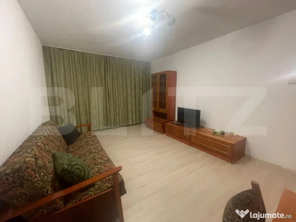 Apartament 3 camere, 70 mp si balcon inchis 