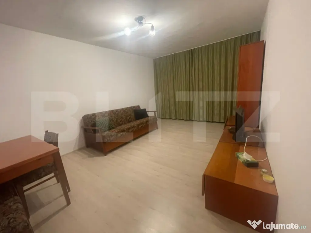 Apartament 3 camere, 70 mp si balcon inchis 