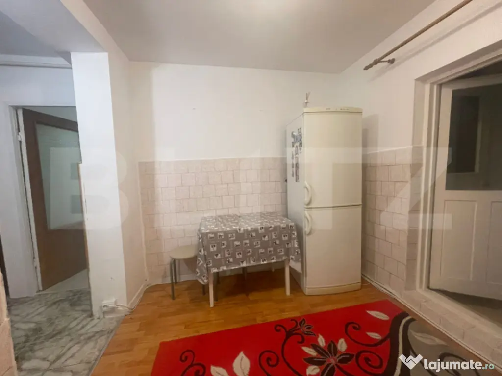 Apartament 3 camere, 70 mp si balcon inchis 