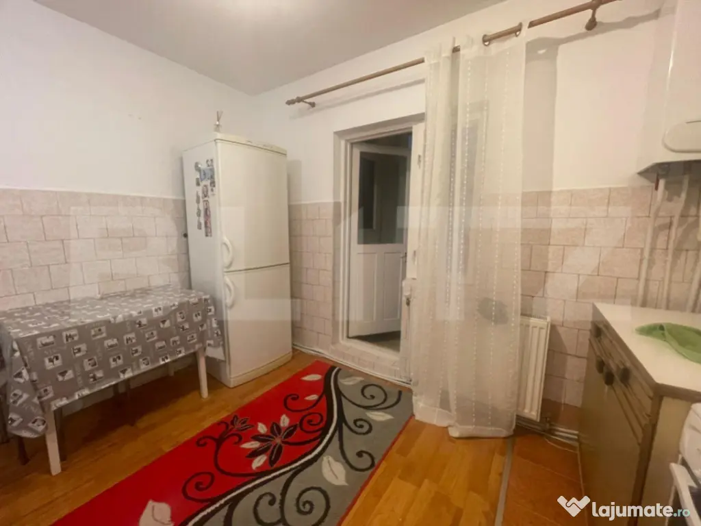 Apartament 3 camere, 70 mp si balcon inchis 