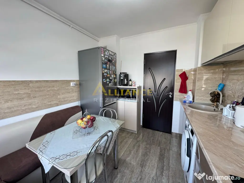 Apartament 3 camere luminos cu loc de parcare 