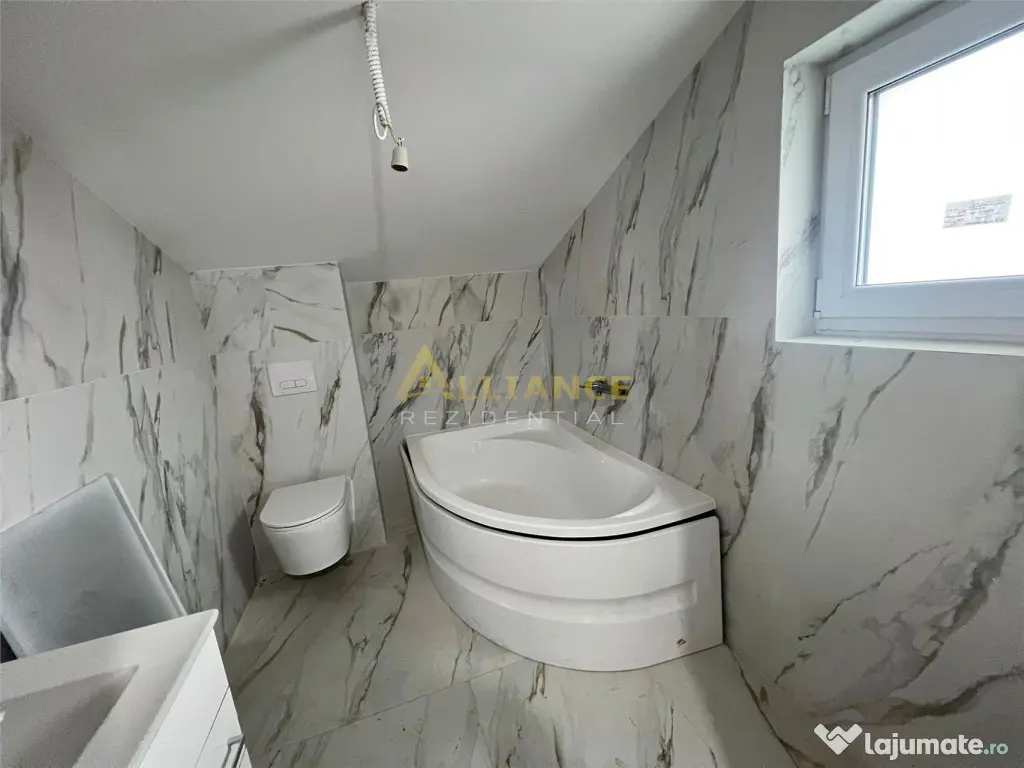 Vila individuala - 4 camere - 3 bai - 200 m de bulevardul pr