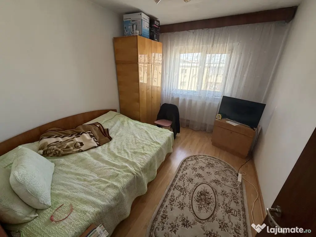 Apartament 3 camere zona Dacia 