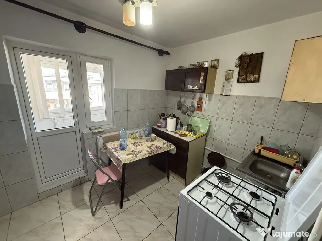 Apartament 3 camere zona Dacia 