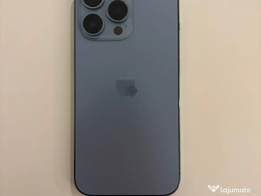 Ps4 cu o maneta si 3 jocuri 