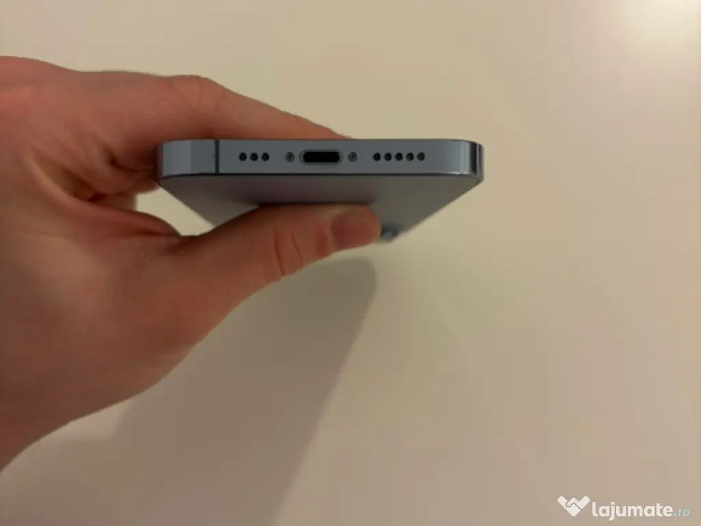 Ps4 cu o maneta si 3 jocuri 