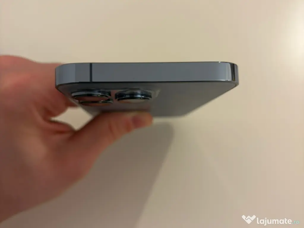 Ps4 cu o maneta si 3 jocuri 