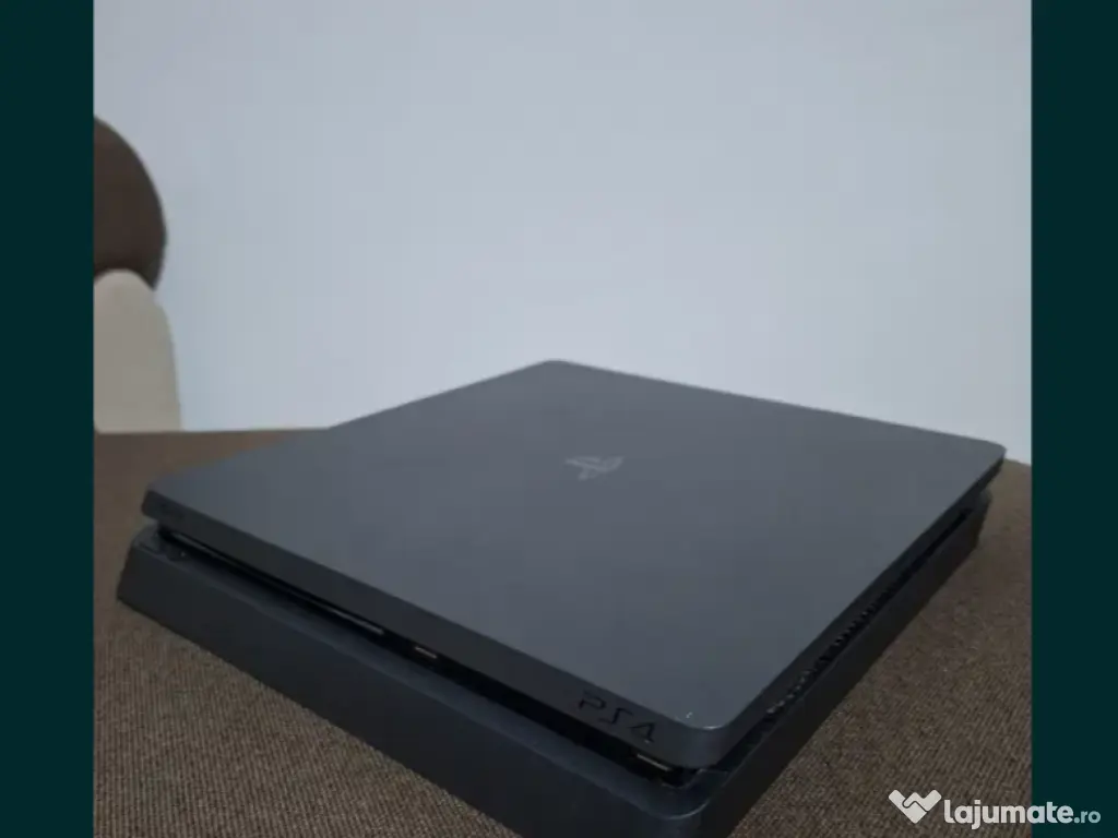 Ps4 cu o maneta si 3 jocuri 