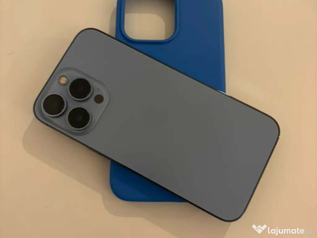 Ps4 cu o maneta si 3 jocuri 