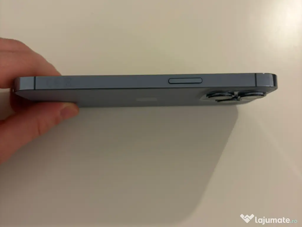 Ps4 cu o maneta si 3 jocuri 