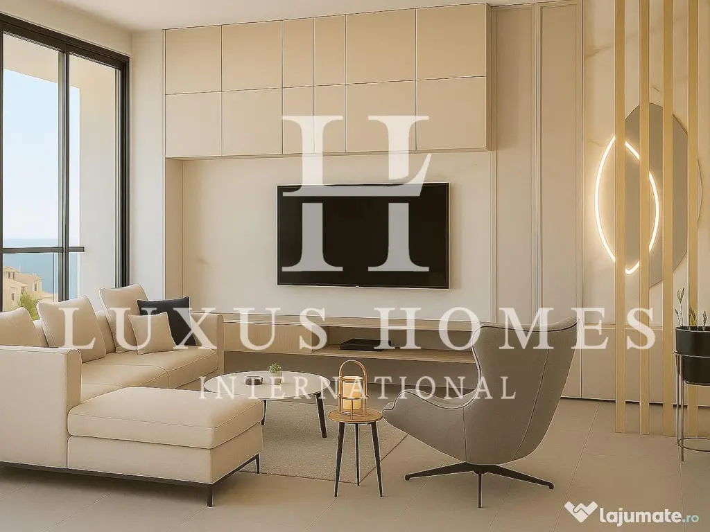 Apartament cu acces la plajă și piscină situată într-o zonă de coastă vibrantă 