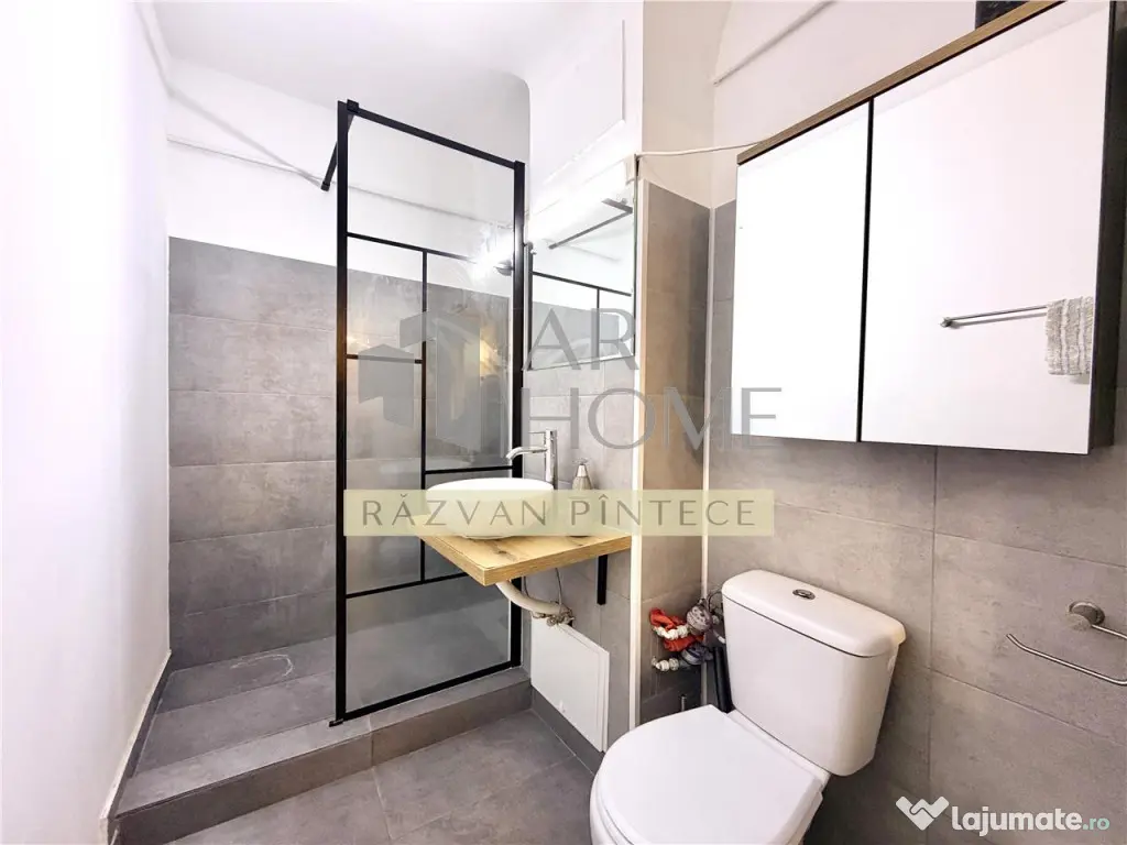 Garsoniera spatioasa cu terasa 20 mp, ultracentral Catedrala 