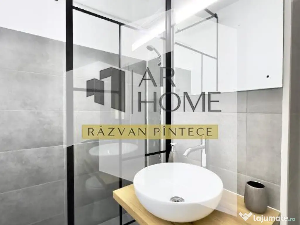 Garsoniera spatioasa cu terasa 20 mp, ultracentral Catedrala 