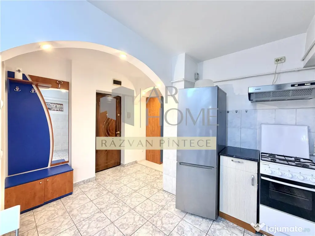 Garsoniera spatioasa cu terasa 20 mp, ultracentral Catedrala 