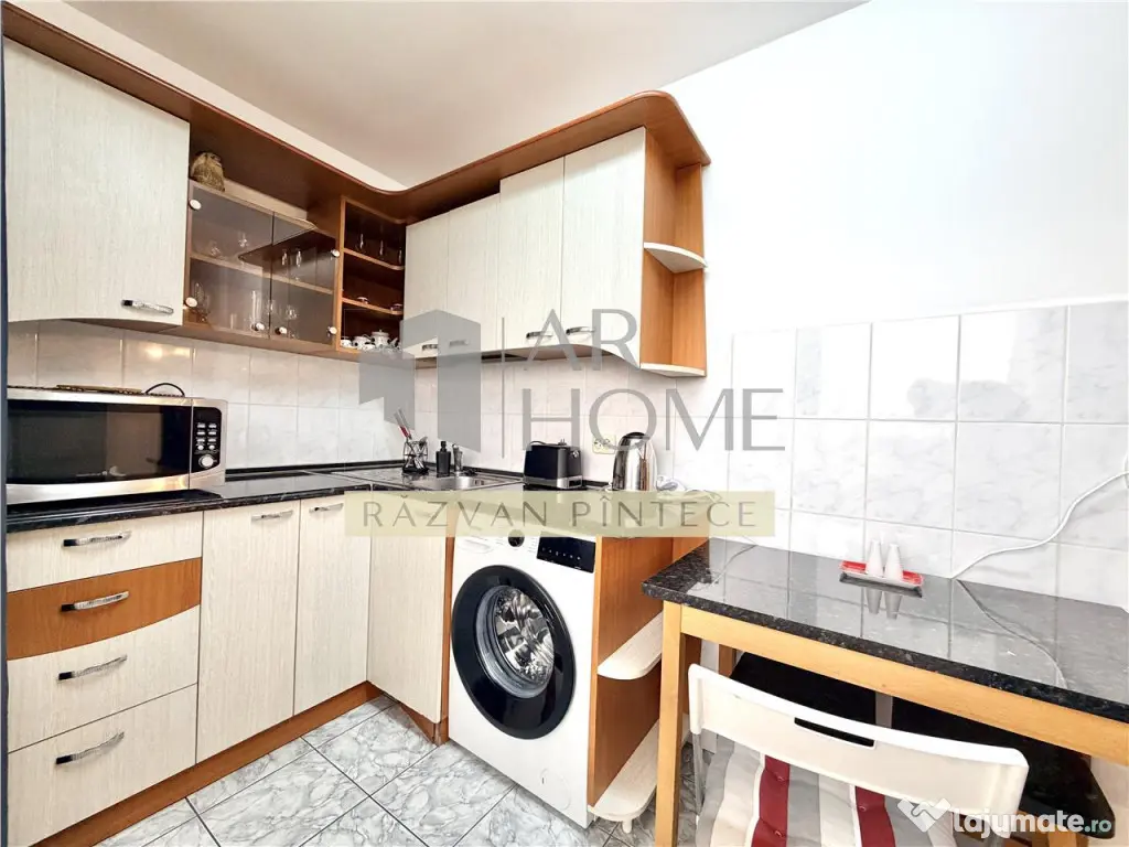 Garsoniera spatioasa cu terasa 20 mp, ultracentral Catedrala 