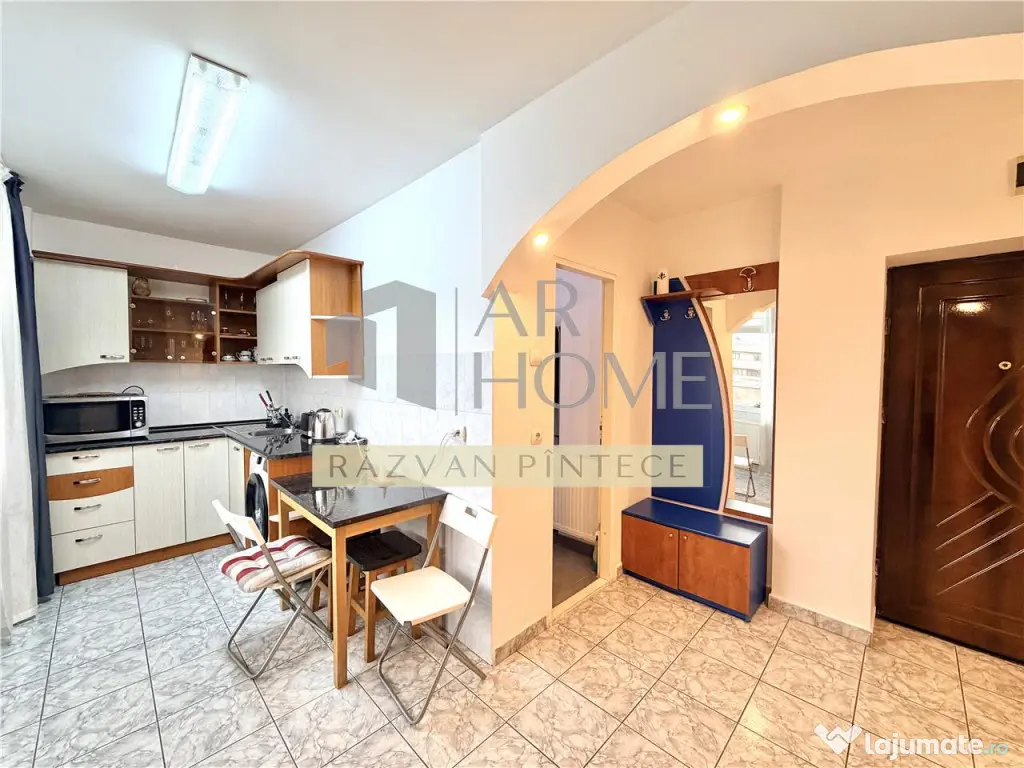 Garsoniera spatioasa cu terasa 20 mp, ultracentral Catedrala 