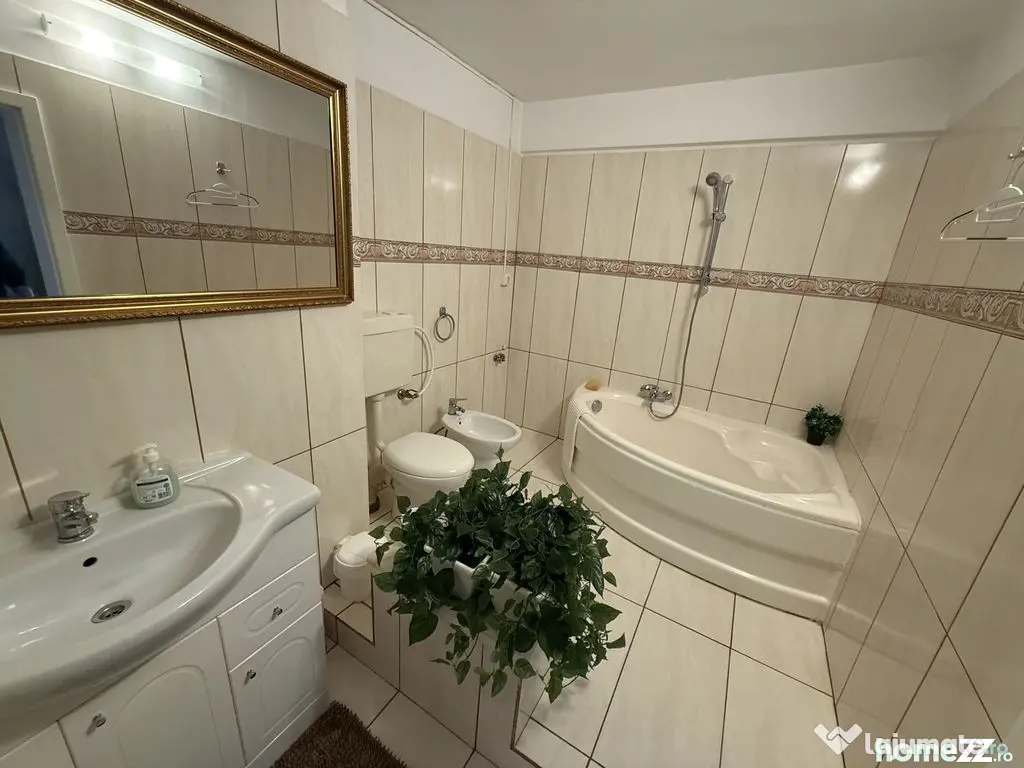 Apartament 3 camere zona Faleza Nord 