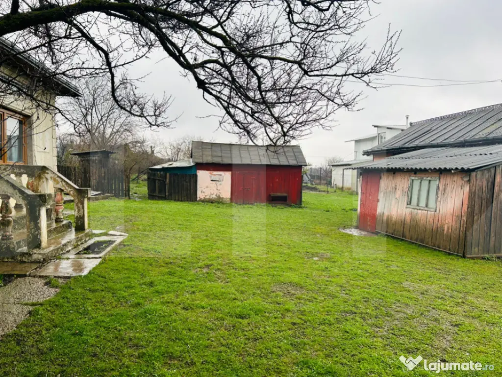 Casă din caramida, cu teren 1900 mp - Calinesti 